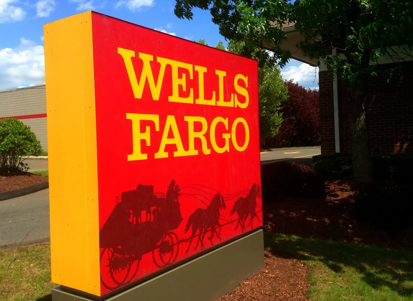 Wells Fargo · fake accounts · 2016 (origin 2011)